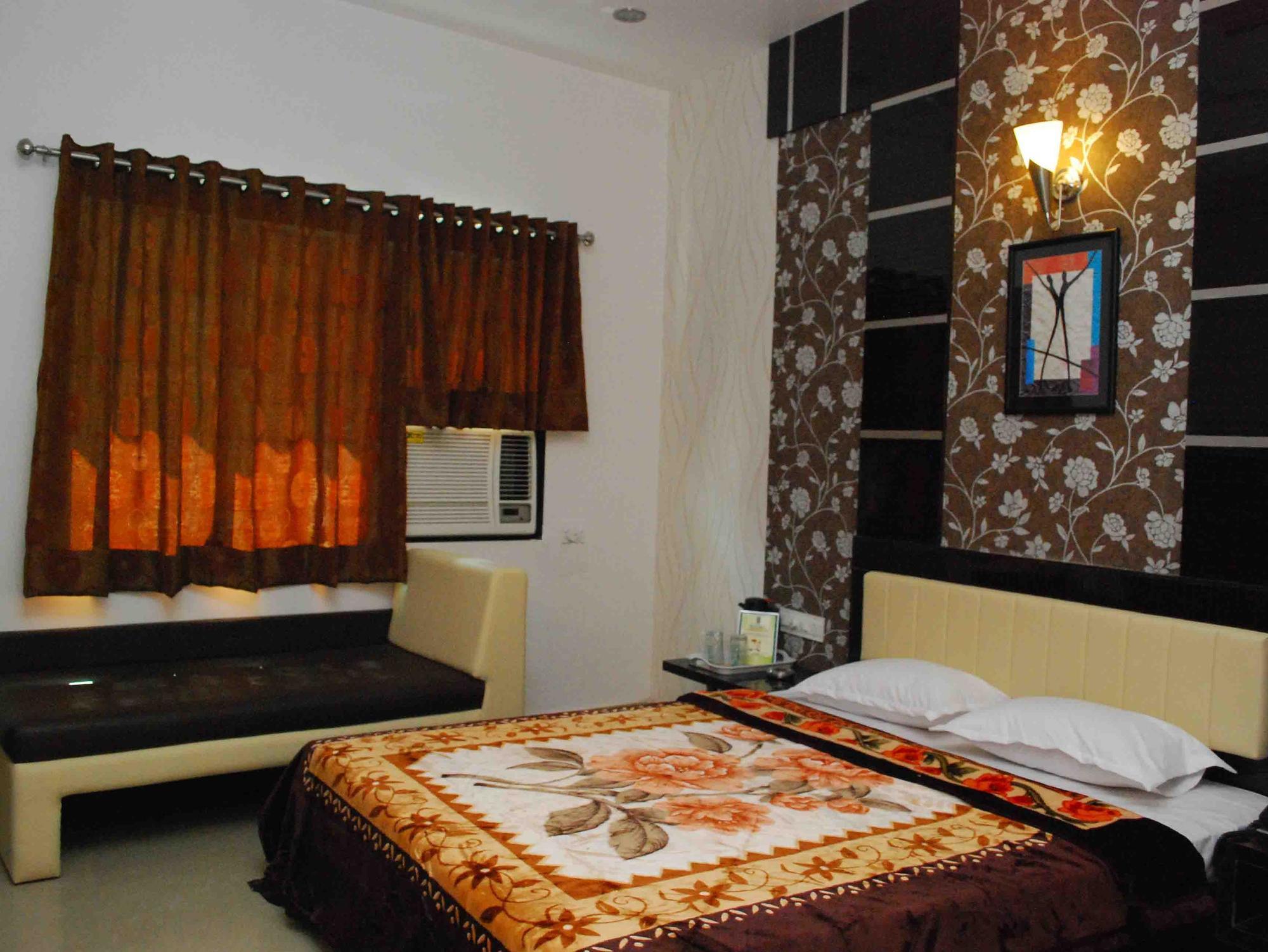 Oyo Flagship 19003 Hotel Rudra Mahal Ahmedabad Luaran gambar