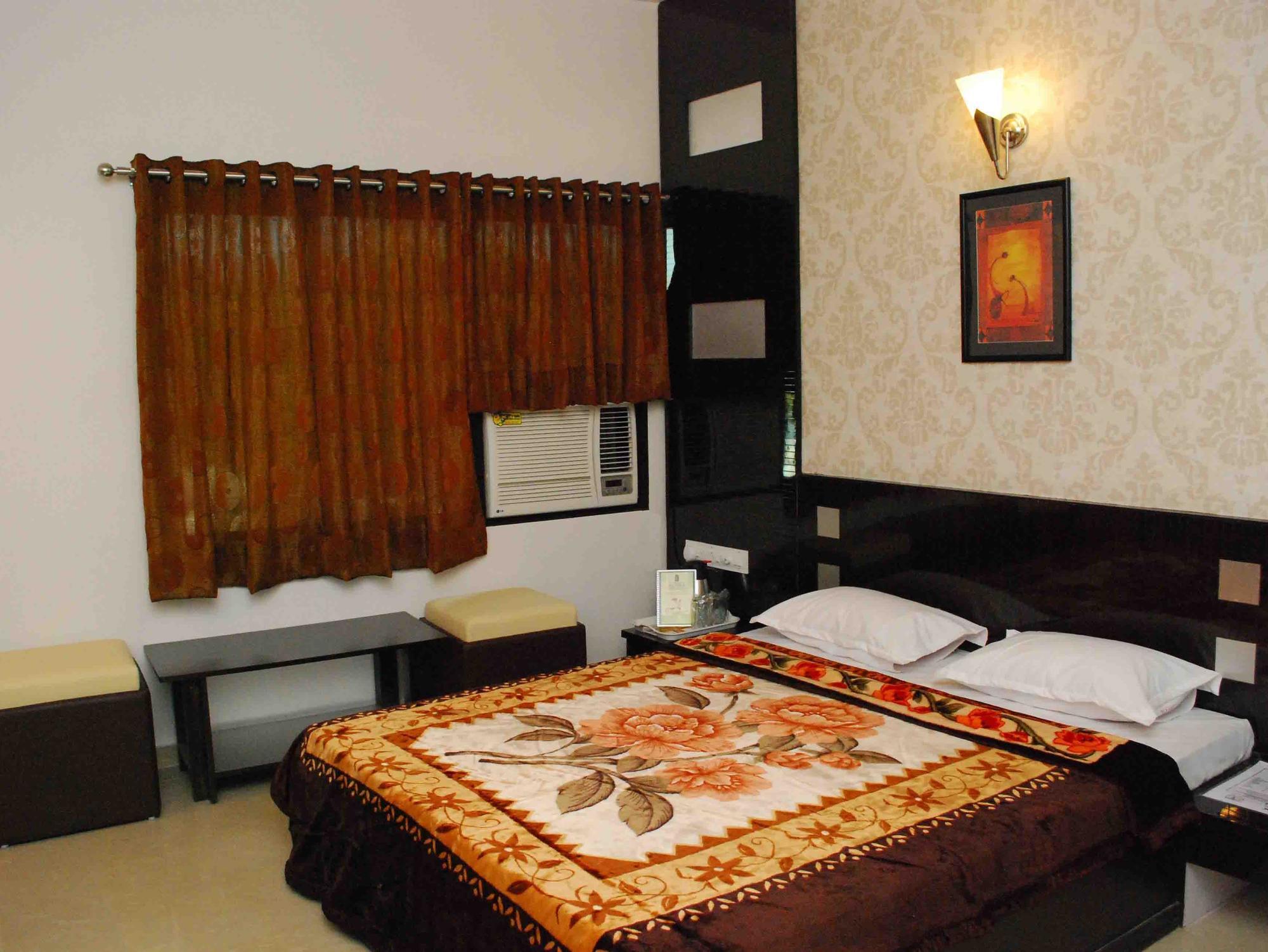 Oyo Flagship 19003 Hotel Rudra Mahal Ahmedabad Luaran gambar