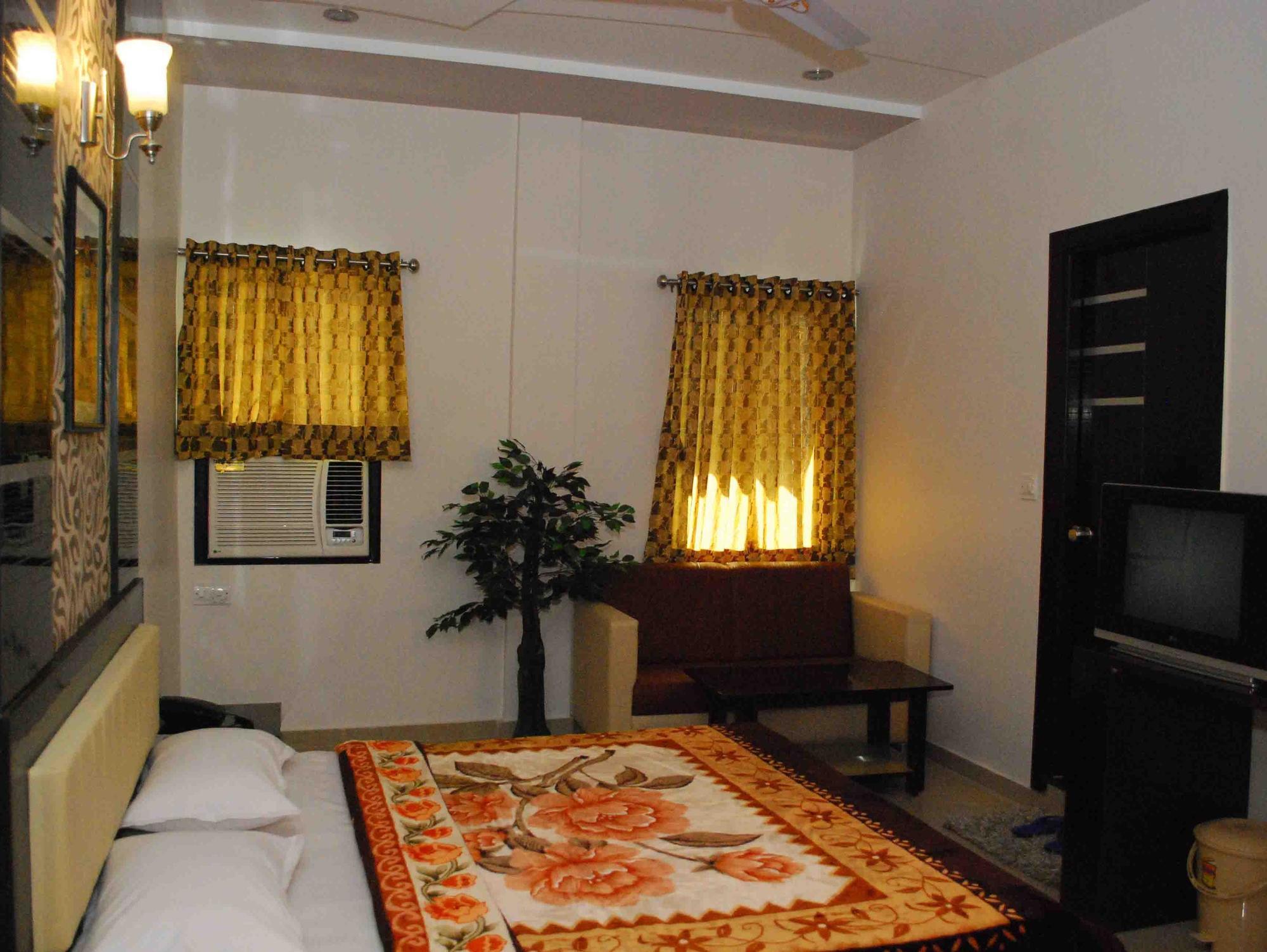 Oyo Flagship 19003 Hotel Rudra Mahal Ahmedabad Luaran gambar