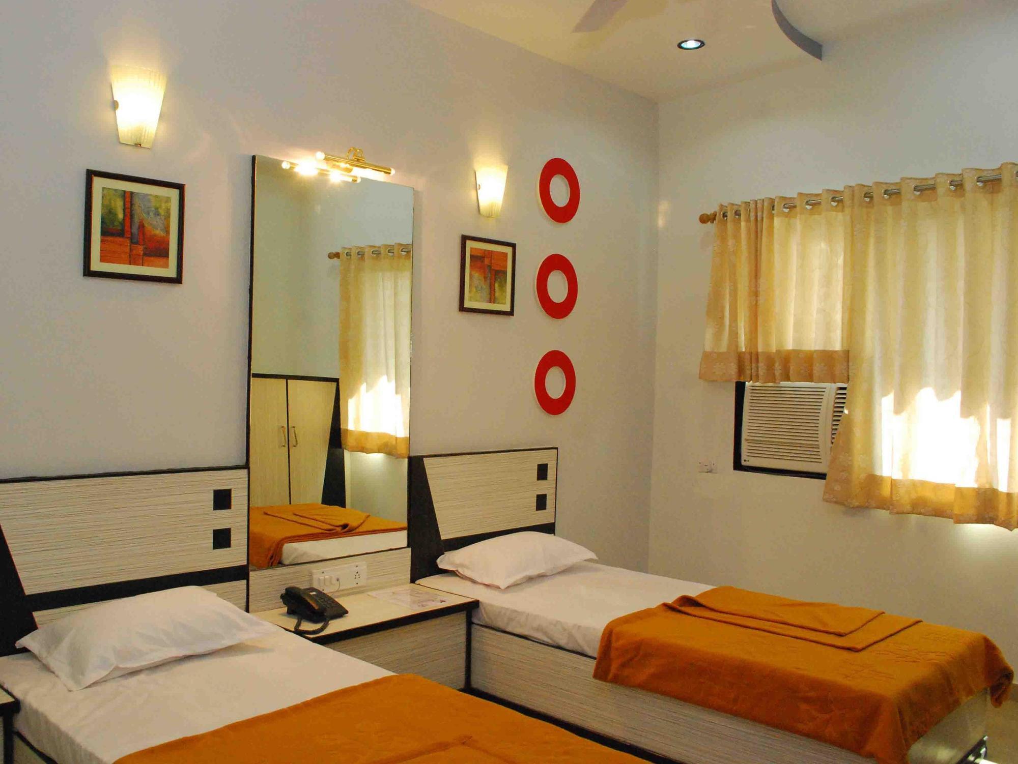 Oyo Flagship 19003 Hotel Rudra Mahal Ahmedabad Luaran gambar