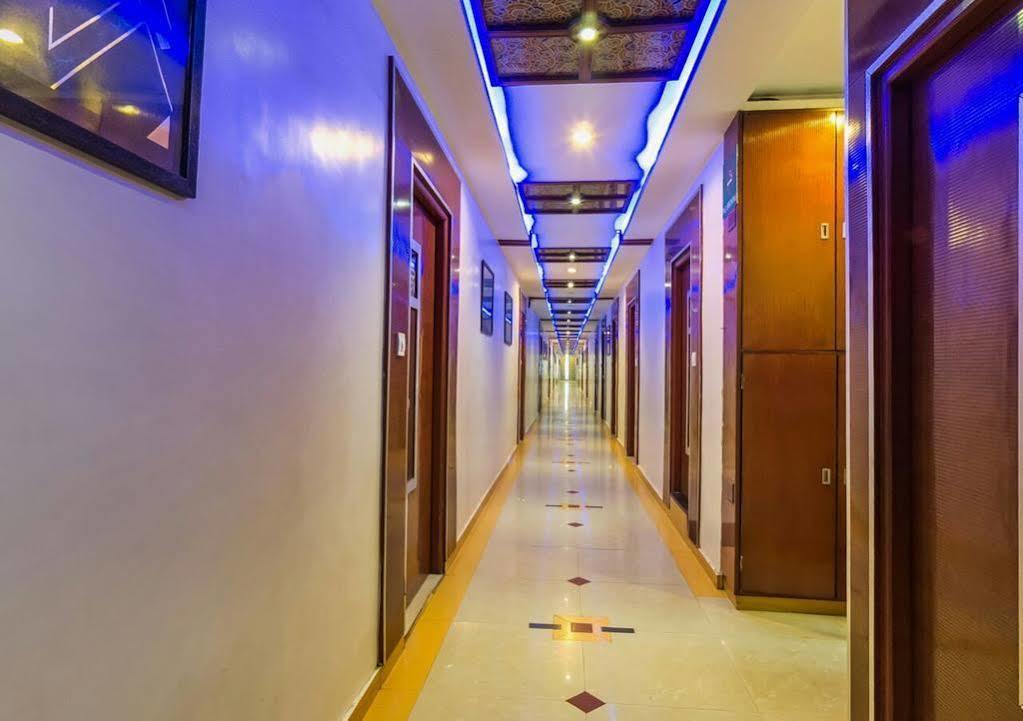 Oyo Flagship 19003 Hotel Rudra Mahal Ahmedabad Luaran gambar