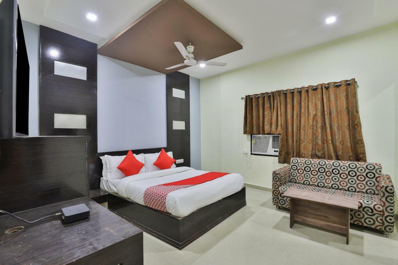 Oyo Flagship 19003 Hotel Rudra Mahal Ahmedabad Luaran gambar