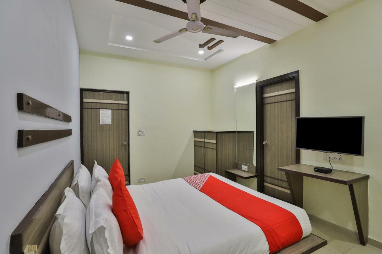 Oyo Flagship 19003 Hotel Rudra Mahal Ahmedabad Luaran gambar