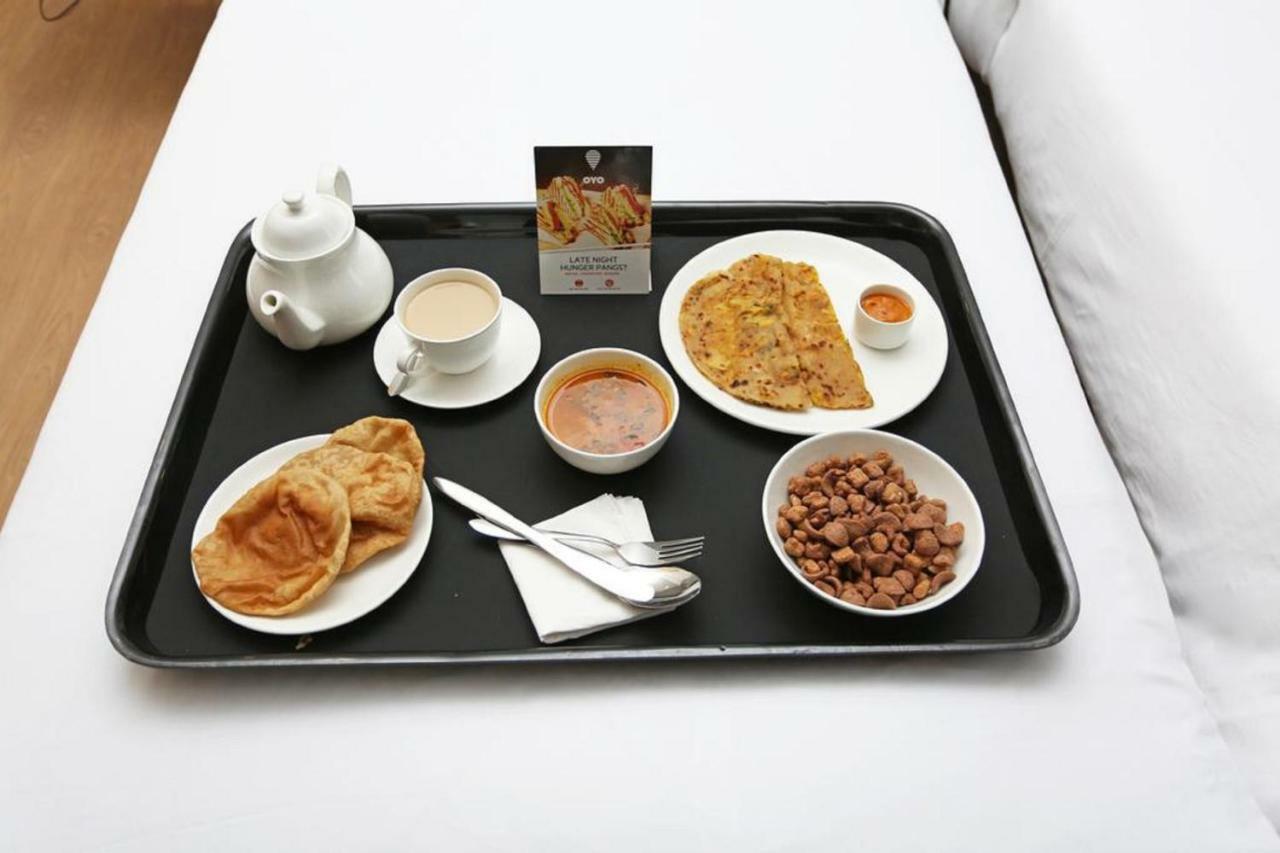 Oyo Flagship 19003 Hotel Rudra Mahal Ahmedabad Luaran gambar