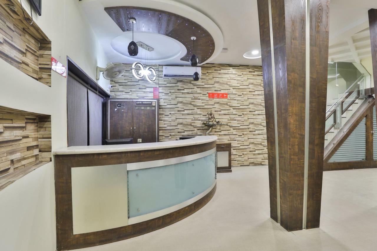 Oyo Flagship 19003 Hotel Rudra Mahal Ahmedabad Luaran gambar