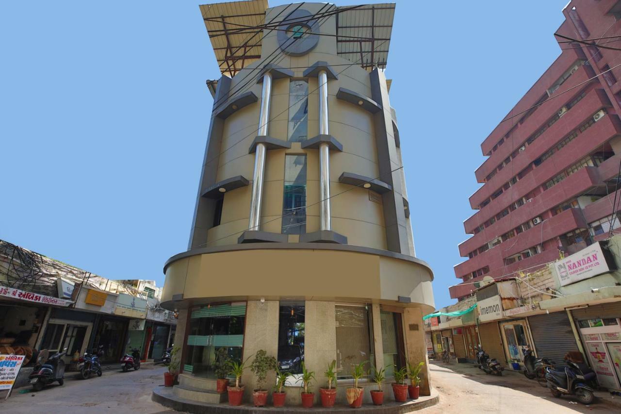 Oyo Flagship 19003 Hotel Rudra Mahal Ahmedabad Luaran gambar