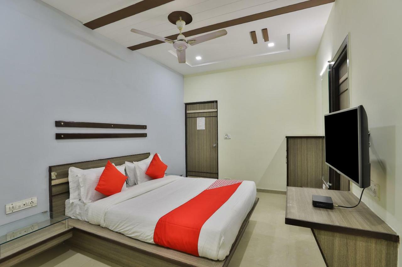 Oyo Flagship 19003 Hotel Rudra Mahal Ahmedabad Luaran gambar