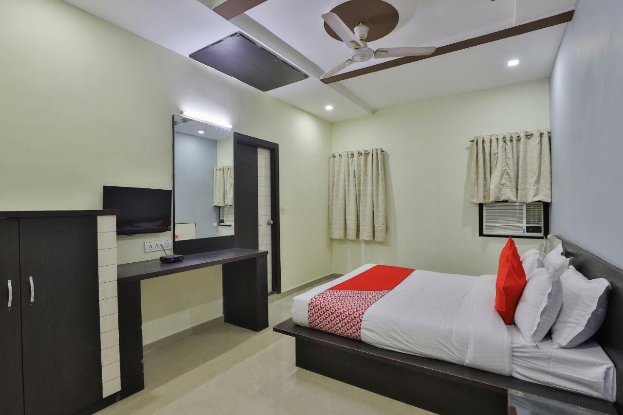 Oyo Flagship 19003 Hotel Rudra Mahal Ahmedabad Luaran gambar